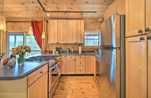 Cabin with Decks and Fire Pit Near Lost River! - Foto 5