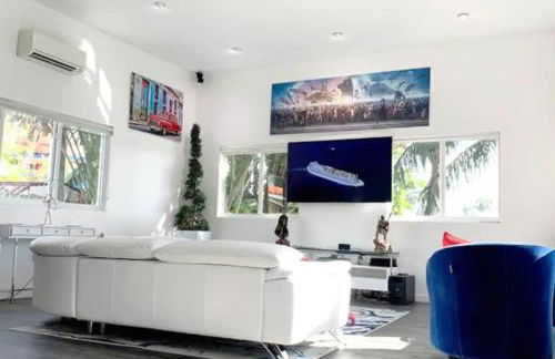 Modern Northwest Vacation Rentals in Miami - Photo 6