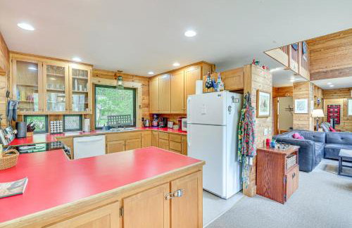 Riverfront Skykomish Cabin with Private Hot Tub! - Foto 8