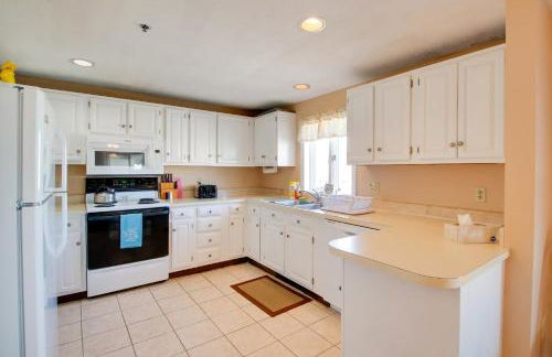 Beachfront Old Orchard Beach Condo with Balcony - Foto 10