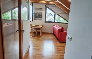 Chimenea y cocina moderna, encanto rústico con confort - Aüt 3 - Foto 5