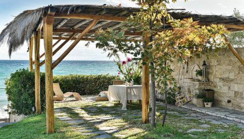 Azure Coast Seafront Retreat - Foto 2, Garden, Garden view