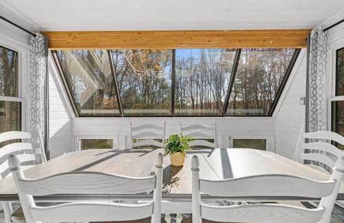 Lakefront with Beach Game Room Fire-pit and More - Foto 63