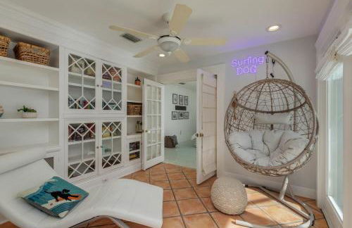 Surfs Up - retreat at the beach with heated pool - Foto 18