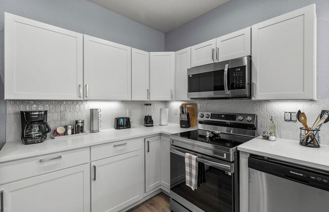 Retreat to a Brand-new Downtown Home 4br/3ba! - Photo 12