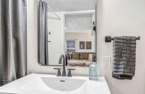 New Renovated 1BR with King Modern Comfort - Foto 10