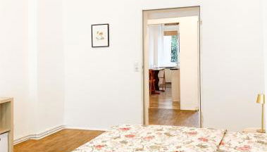 Sunny Renovated Ground-Floor Apartment in Neukölln - Foto 3