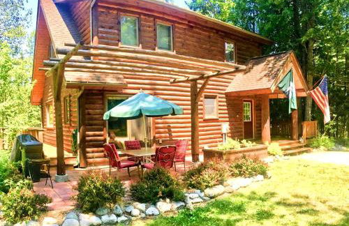 Cozy and Spacious Log Cabin Rental near Burt Lake State Park in Michigan - Foto 1