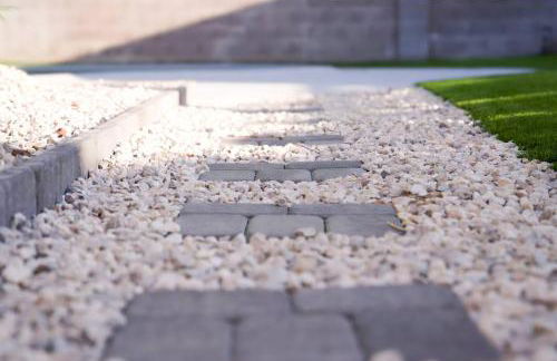 Vegas Hideaway with Jacuzzi & Pool by Strip - Foto 12