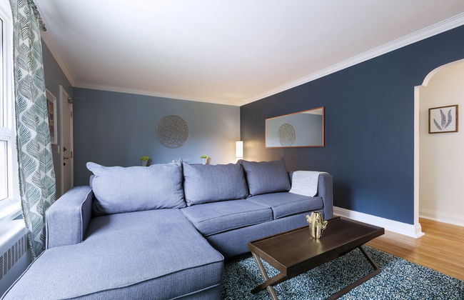 Spacious Apartment in Forest Hill (Free Parking) - Photo 3