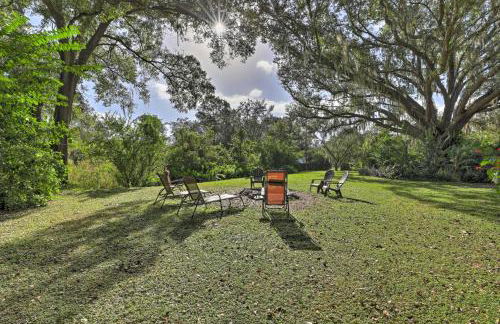 Chic A-Frame Escape with Fire Pit - Private Property - Foto 29