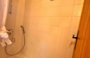 La central de Azparren, junto a la Selva de Irati - Foto 18