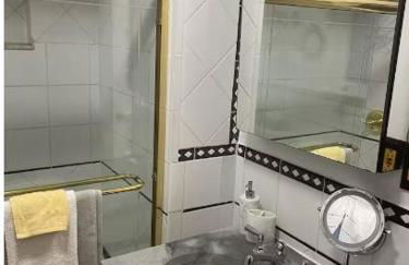 Charming Victorian Home in the Heart of White Plains - Foto 14