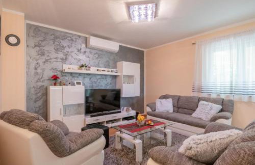 Holiday Home Villa Mile mit beheiztem Pool- Grill und Terrasse by Interhome - Foto 30