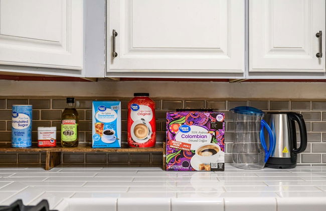 Spacious Family Retreat w Garden Modern Comfort - Photo 68