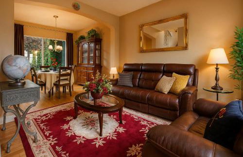 Entire house with Four Bedrooms, Hot Tub, BBQ, Private Backyard, FREE WiFi and Parking, near Seattle, EV - Foto 10