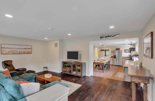 Charming Family Saratoga Home Walk to Track & Downtown - Photo 4