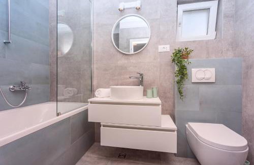 VILLA ALMIC with heated pool, 5 bedrooms, Gaming room, a multi-use playground court - Photo 35