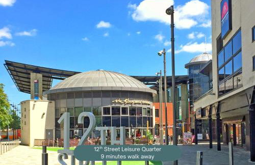 Penthouse Apartment - City Centre - Secure Parking, Balcony, Self-Check-In, Fast Wifi and Smart TV with Netflix by Yoko Property - Photo 40