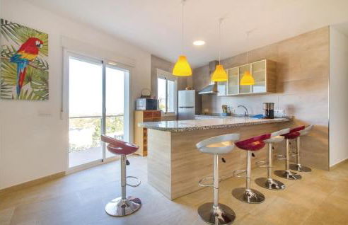 Three-Bedroom Apartment In Trullent - Photo 12