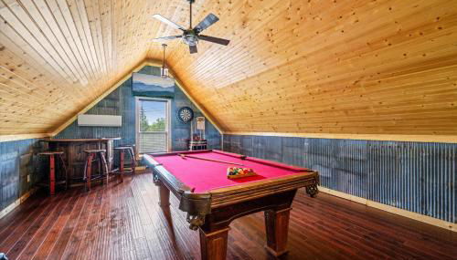 TN Whiskey Cabin- Lake and Mtn Views- Covered Deck- Game Room- Pool Table- Pets - Foto 2