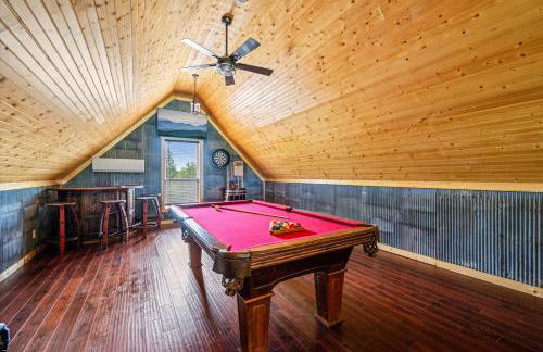 TN Whiskey Cabin- Lake and Mtn Views- Covered Deck- Game Room- Pool Table- Pets - Foto 2
