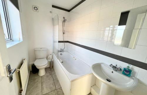 Spacious 3-Bedroom house with 5 beds and sofa-bed - Foto 13