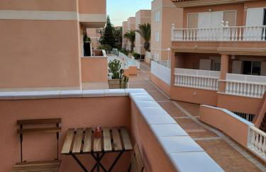2 bedroom apartment with a pool - Foto 30