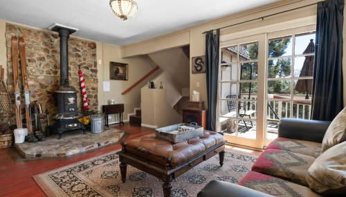 Smo Haus- Located in the quiet area of Big Bear City, with mountain views. - Photo 4