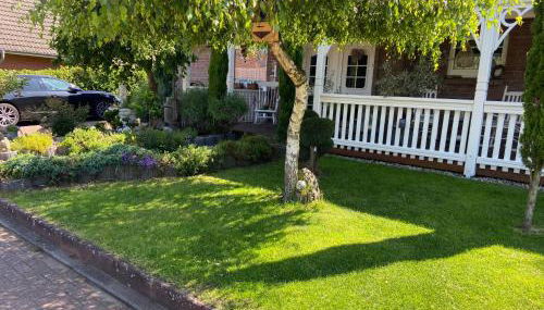 ZWITSCHERNEST Stilvolle helle Ferienwohnung Gästezimmer Monteurwohnung für 1 bis 6 Personen 3 Zimmer 60 qm - Foto 5, Garden view