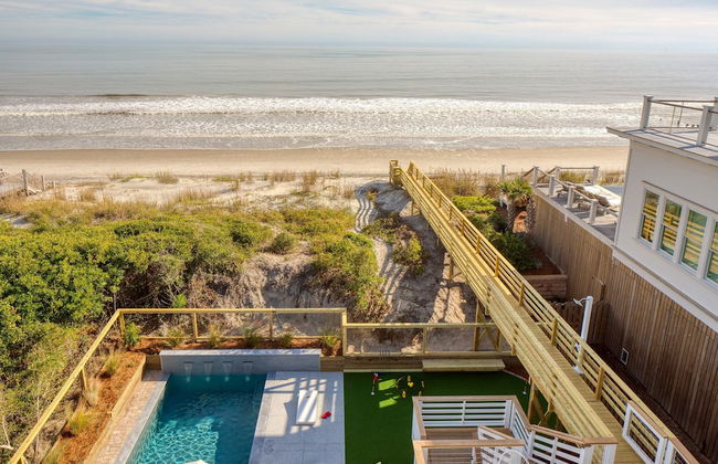 Ocean's Eye by Avantstay Beach Front Home w/ Roof Top, Pool & Putting Green! - Foto 27