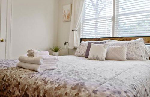 Center St Retreat - 1 Block from Downtown! - Foto 24