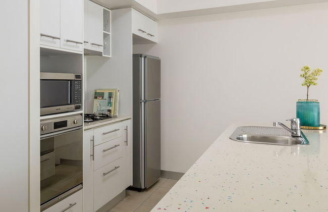 Oaks Brisbane River City Suites - Photo 42