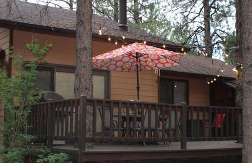 Kathys Cabin, King Bed, Hot Tub, Near-NAU & Downtown attractions, Perfect Year-Round Mountain Getaway - Photo 44
