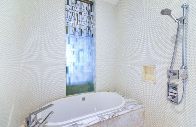 Luxury Suites in Brickell - Photo 45