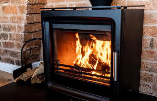 DJH Homes - Luxurious and chic 3BR Grade II Industrial House with log burner and electric blinds - JQ, Birmingham City - Foto 8