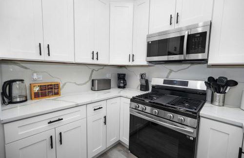 Cozy 3BR Retreat Sleeps 8 with Free Parking Near University of Illinois Chicago, Medical District & West Loop - Foto 14