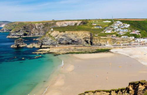 Cliffside 3 Bedroom House with Sea Views - Photo 16