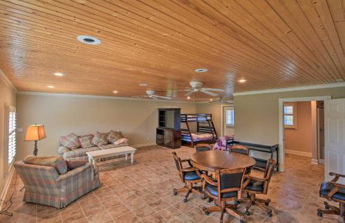 Serving Southern Charm at this Clarkesville House! - Foto 22