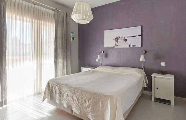 Detached Villa With a Large Private Swimming Pool - Foto 17