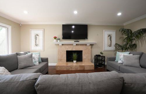 Highly Upgraded, 5 Bed, 4.5 ba, New Pool W/jacuzzi, 1/2 Mile Walk to Disney - Photo 53