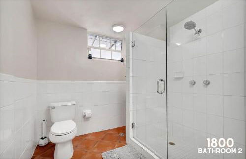 3 Home 12 bedroom compound with Pool and BBQ sleeps 24 - Foto 42