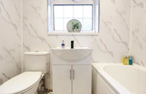 Perfect Booking 2 Bed Home in Merthyr Tydfil - Photo 35