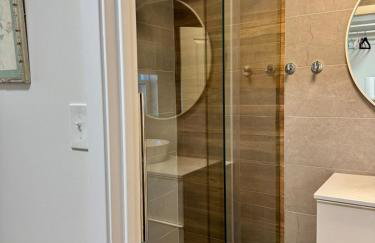 Center City Trinity with Roof Deck, Patio & Workspace - Foto 6