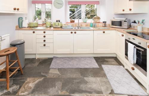 The Old Farm House - Photo 6