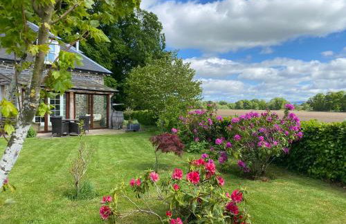 Private detached cottage sleeps 4 - Photo 34