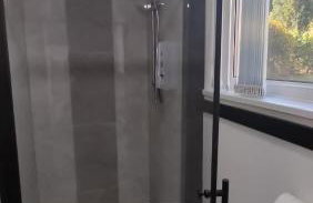 Leeson House in Harborne, Birmingham near Botanical Gardens, Queen Elizabeth Hospital, Birmingham University, Utilita Arena, Edgbaston Cricket Ground, Cadbury World and the Midland Art Centre, with free parking - Photo 34