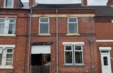 Large Traditional, Sleeps 8, 2 baths, Train, Tram, Pubs, Hucknall - Foto 42