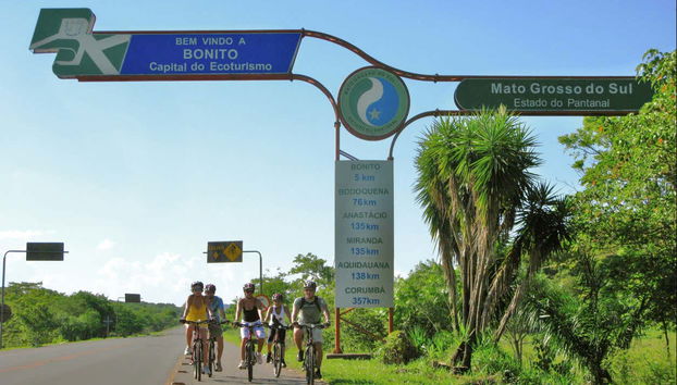 Cycling in the outskirts of Bonito