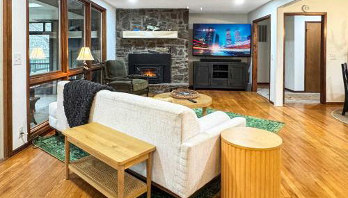 Riverfront Retreat - Right next to the White River - Foto 3